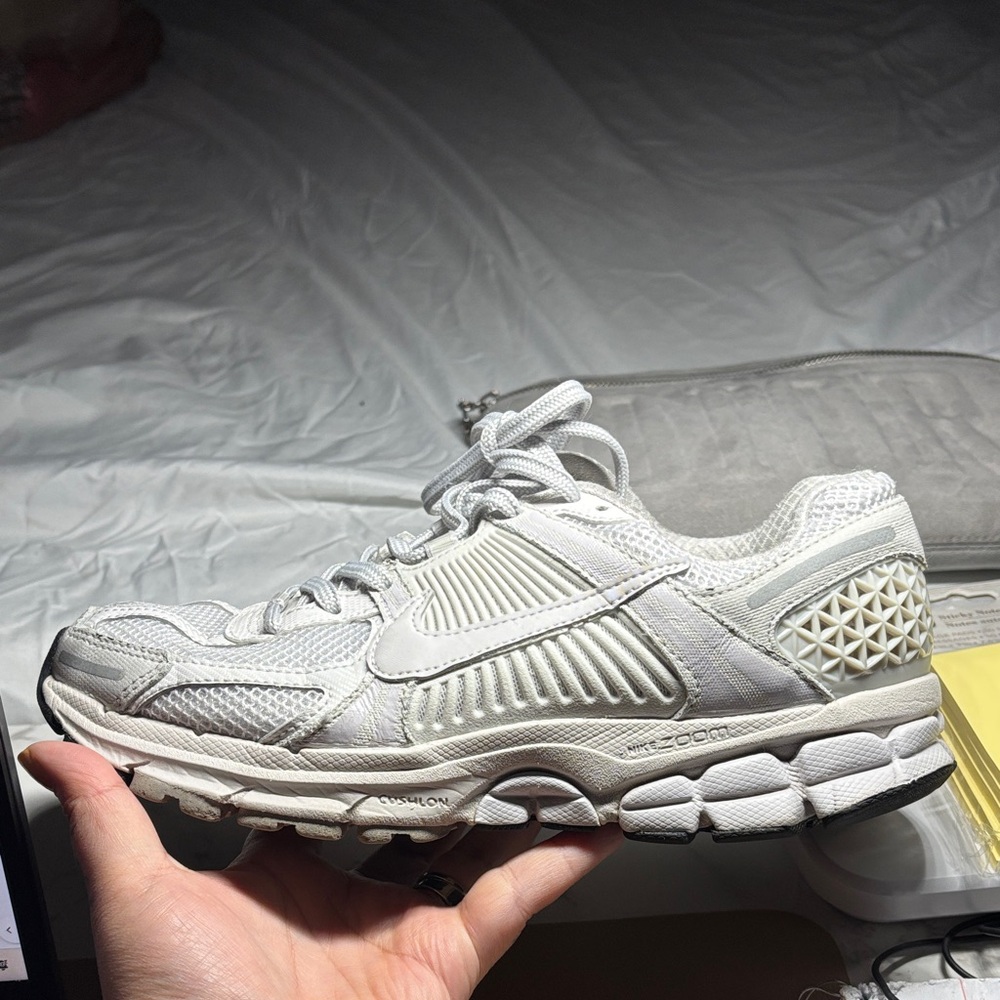 Nike Zoom Vomero 5 sneakers in gray